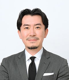 王　欣